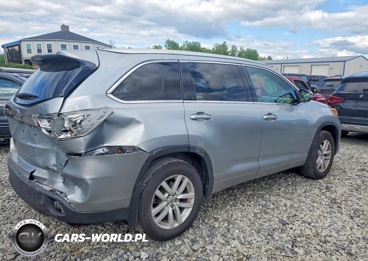 2015 Toyota Highlander Le VIN:5TDBKRFH2FS165249 - 3