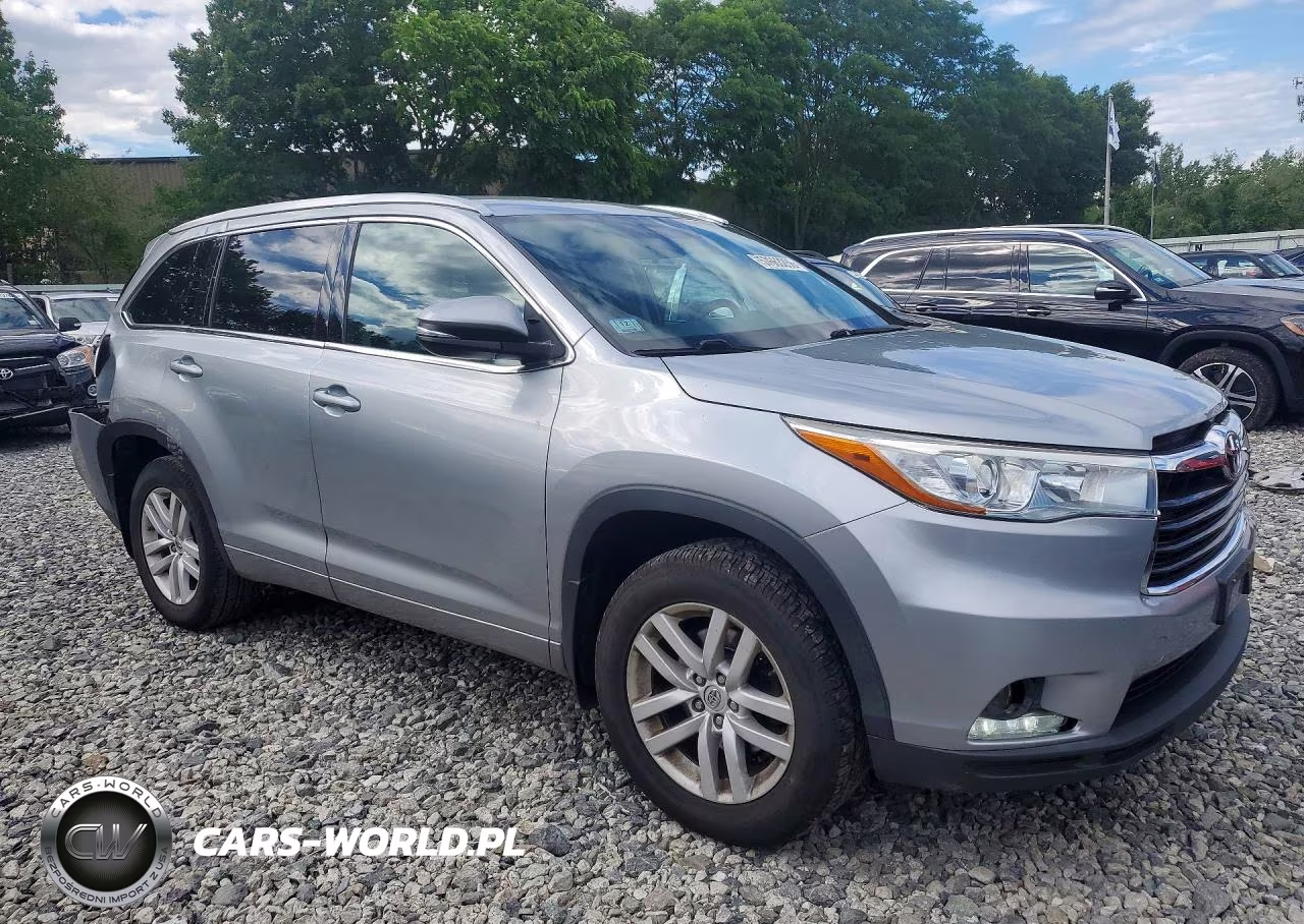 2015 Toyota Highlander Le VIN:5TDBKRFH2FS165249 - 4