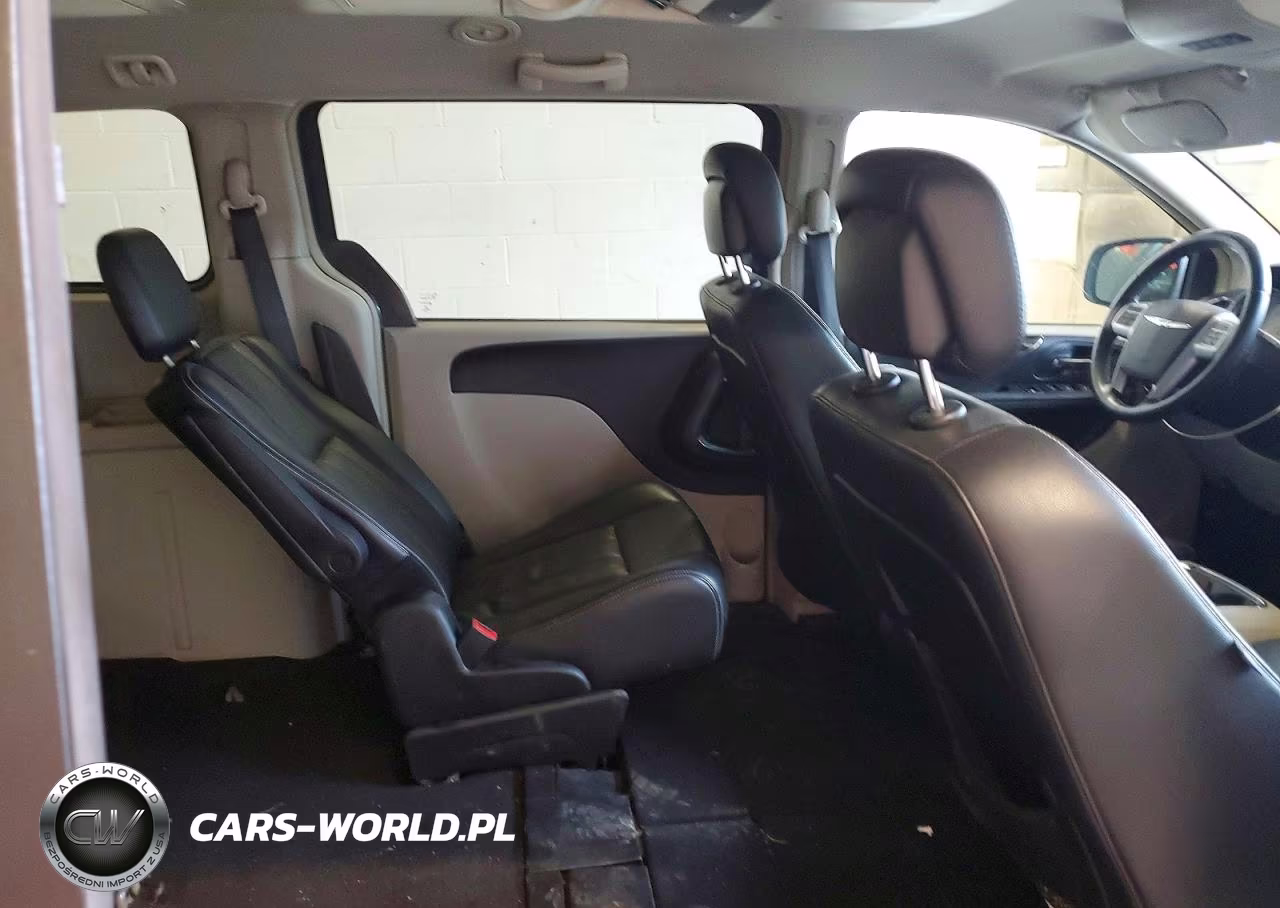 2013 Chrysler Town & Country Touring VIN:2C4RC1BG2DR630743 - 11