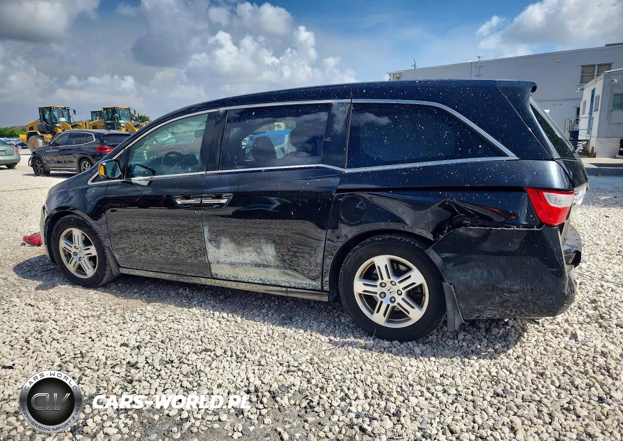 2011 Honda Odyssey Touring VIN:5FNRL5H90BB006352 - 2