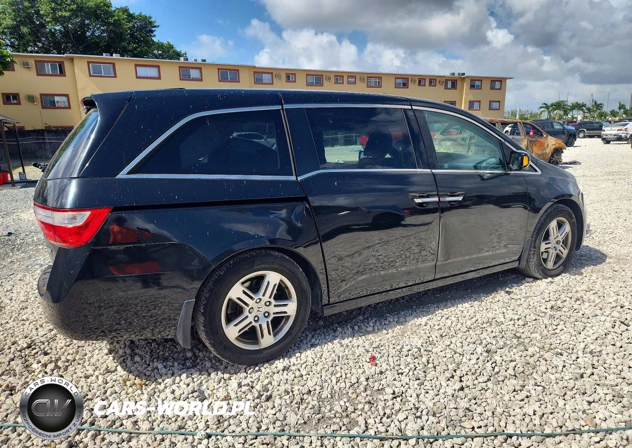 2011 Honda Odyssey Touring VIN:5FNRL5H90BB006352 - 3