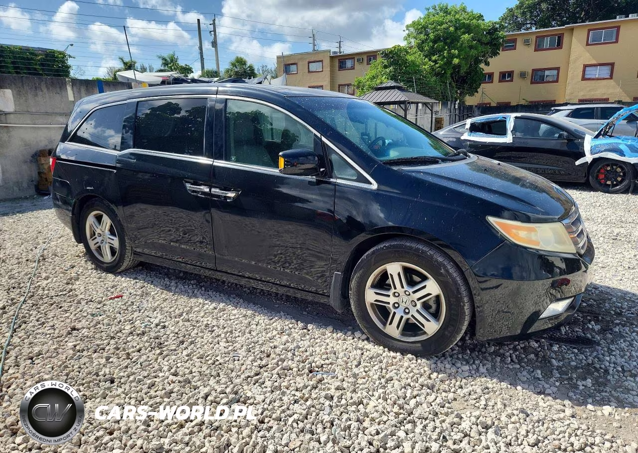 2011 Honda Odyssey Touring VIN:5FNRL5H90BB006352 - 4