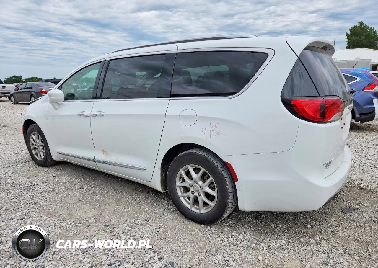 2020 Chrysler Pacifica Touring L VIN:2C4RC1BG9LR268618 - 2