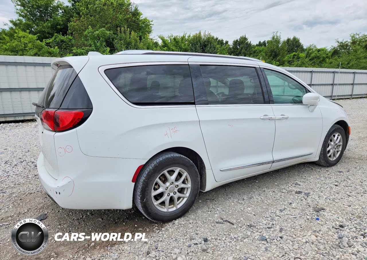 2020 Chrysler Pacifica Touring L VIN:2C4RC1BG9LR268618 - 3