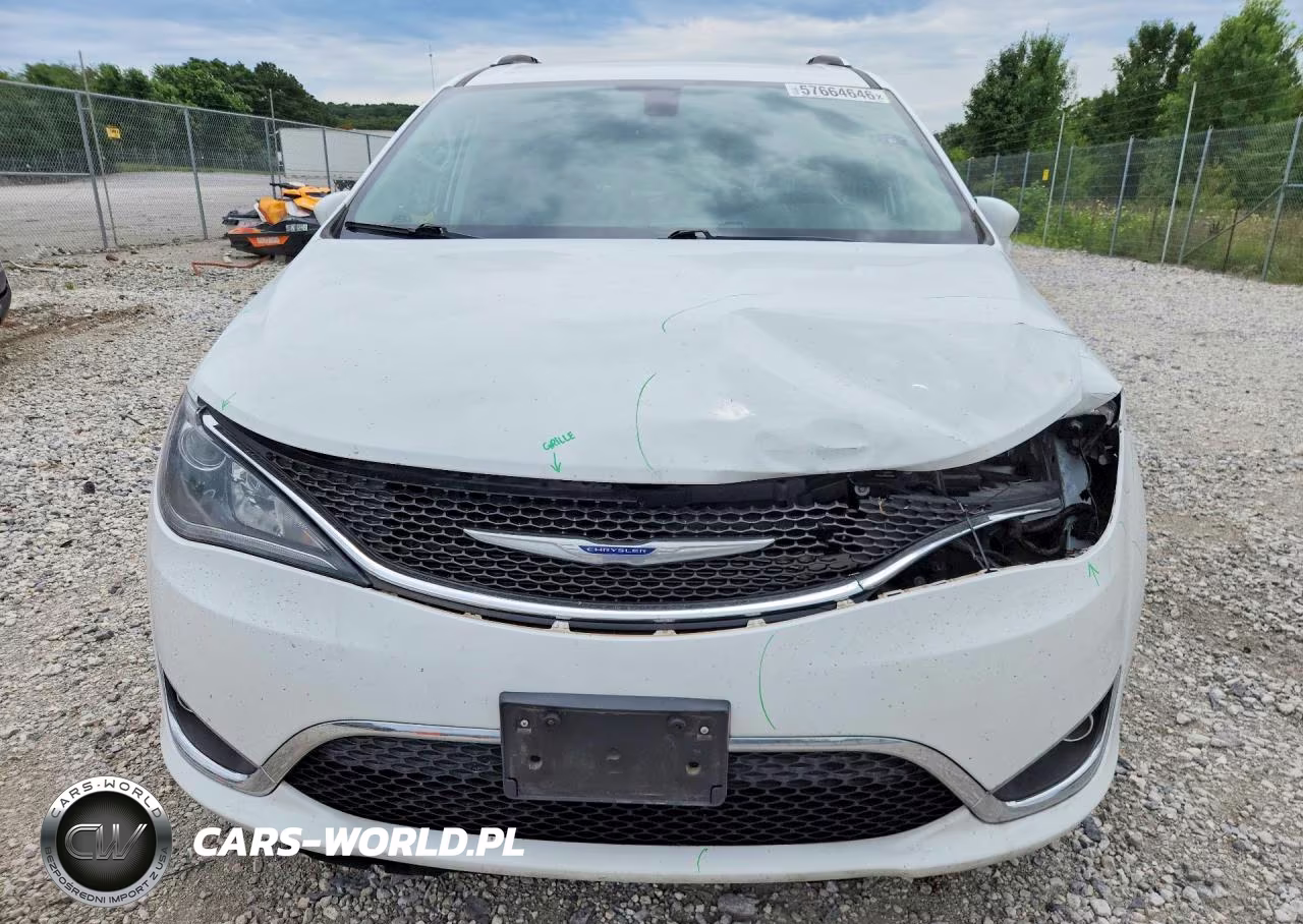 2020 Chrysler Pacifica Touring L VIN:2C4RC1BG9LR268618 - 5