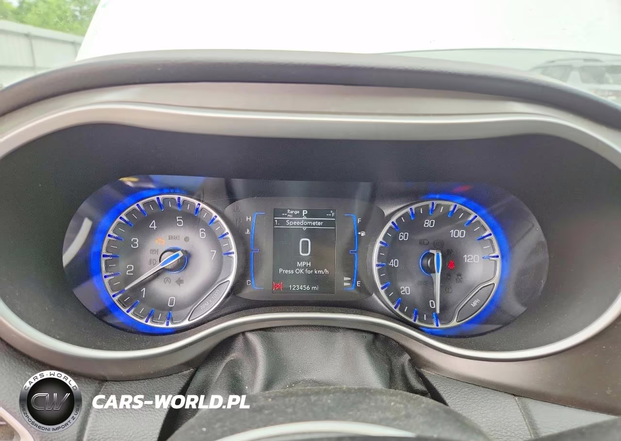 2020 Chrysler Pacifica Touring L VIN:2C4RC1BG9LR268618 - 9