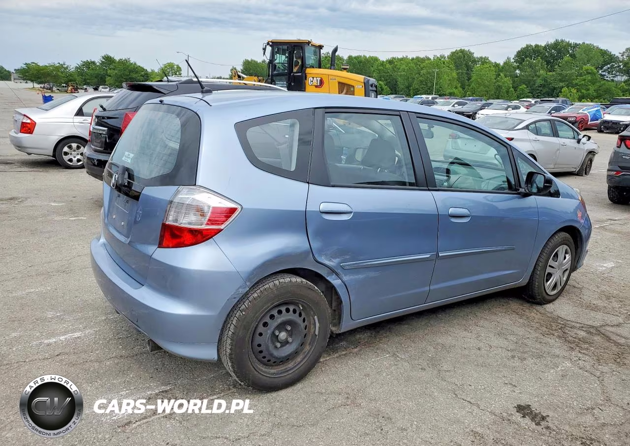 2011 Honda Fit VIN:JHMGE8H36BC018161 - 3