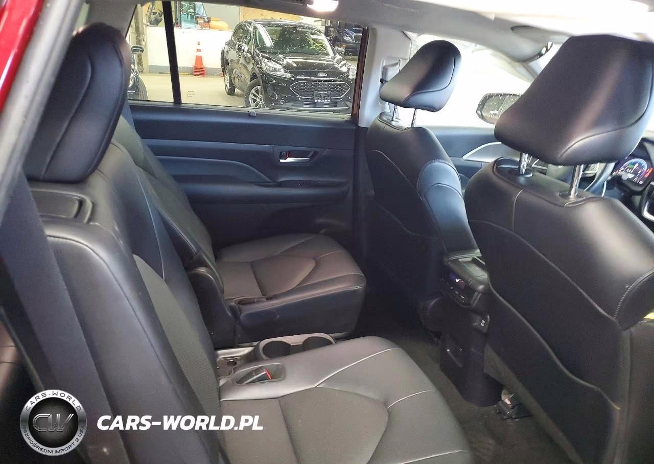 2024 Toyota Grand Highlander Xle VIN:5TDAAAB54RS051740 - 11