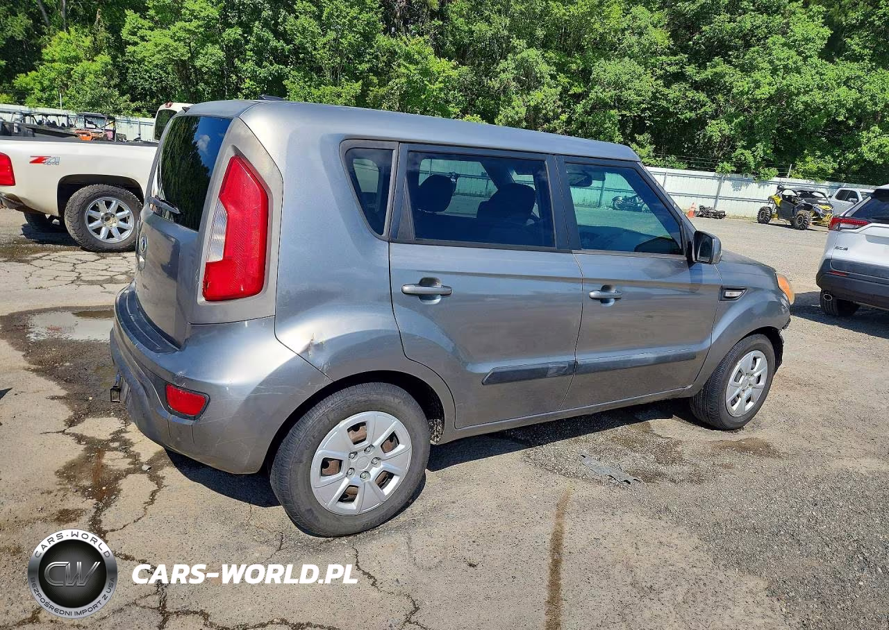 2013 Kia Soul Base VIN:KNDJT2A57D7635425 - 3
