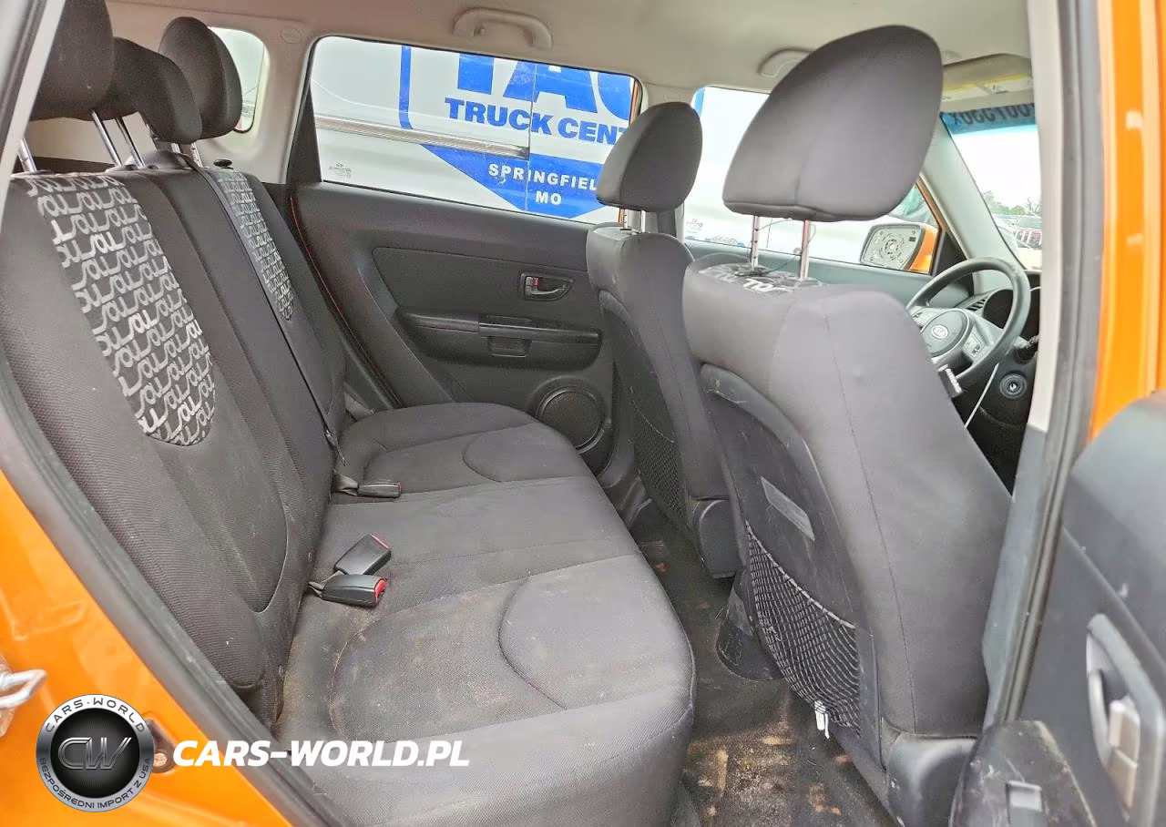2011 Kia Soul + VIN:KNDJT2A21B7211063 - 10