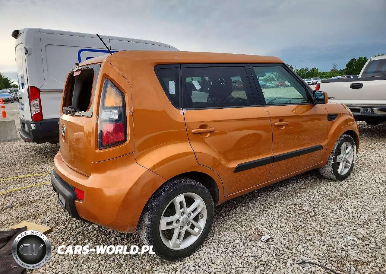 2011 Kia Soul + VIN:KNDJT2A21B7211063 - 3