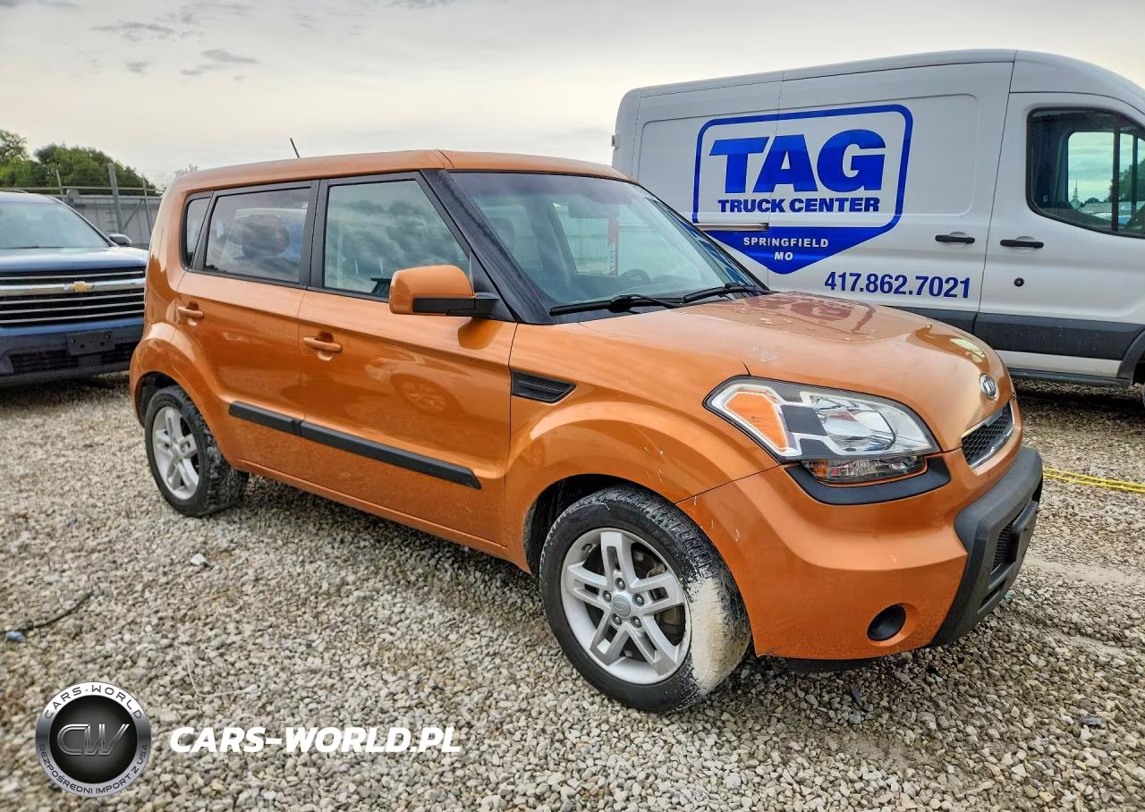 2011 Kia Soul + VIN:KNDJT2A21B7211063 - 4