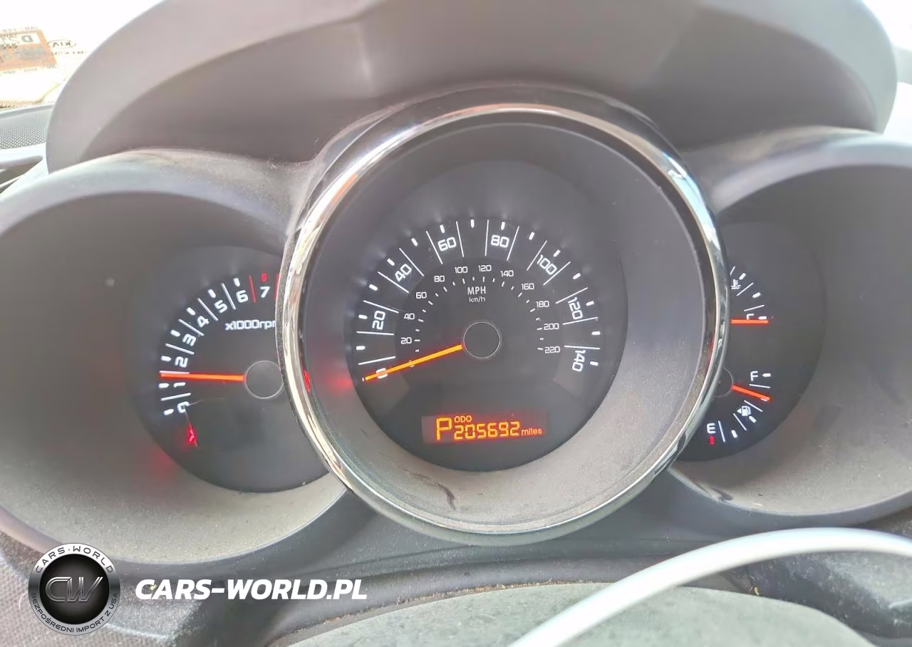 2011 Kia Soul + VIN:KNDJT2A21B7211063 - 9
