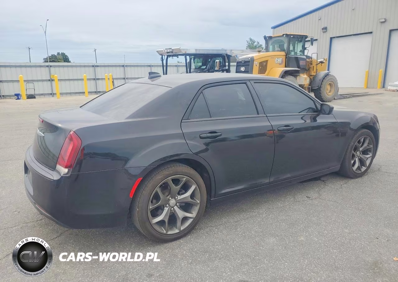 2019 Chrysler 300 Touring VIN:2C3CCAAG3KH502610 - 3