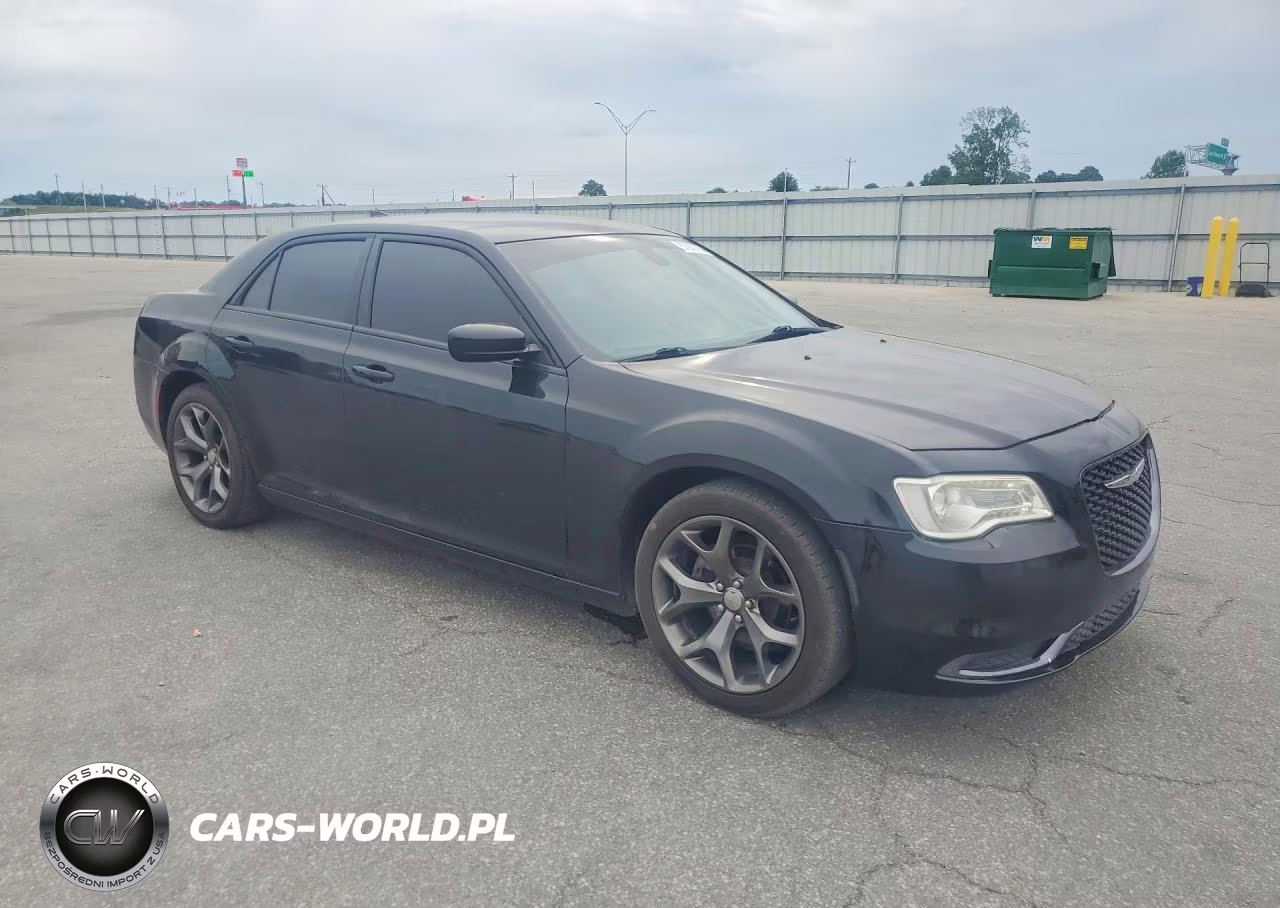 2019 Chrysler 300 Touring VIN:2C3CCAAG3KH502610 - 4