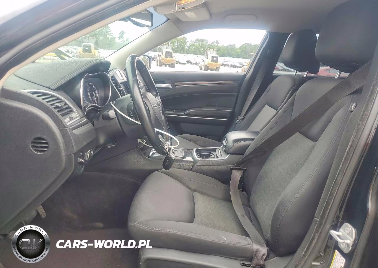 2019 Chrysler 300 Touring VIN:2C3CCAAG3KH502610 - 7