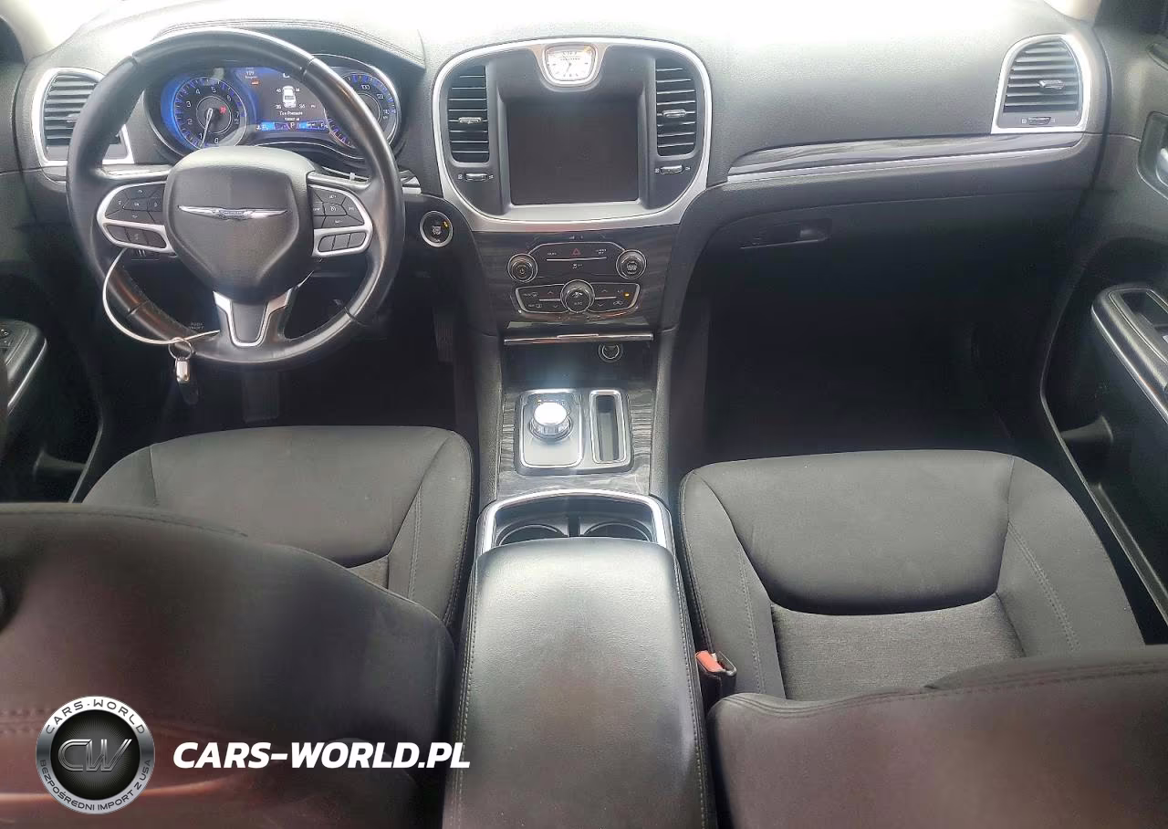2019 Chrysler 300 Touring VIN:2C3CCAAG3KH502610 - 8