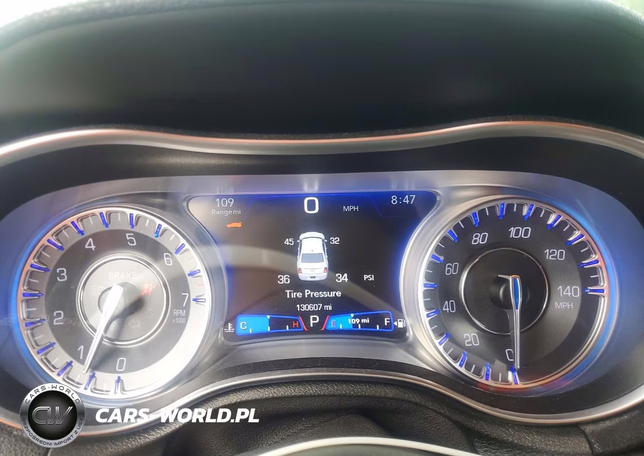 2019 Chrysler 300 Touring VIN:2C3CCAAG3KH502610 - 9