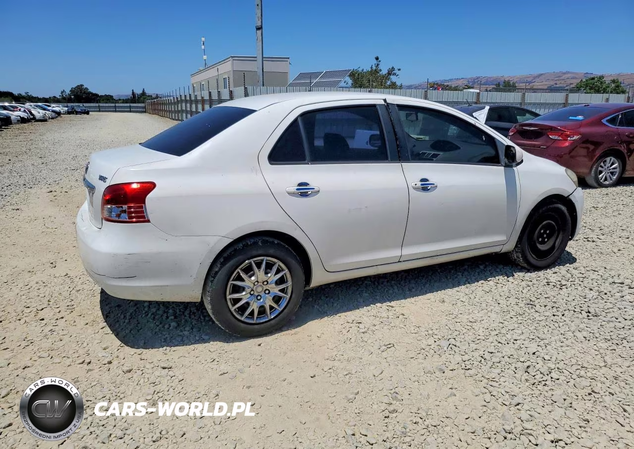 2007 Toyota Yaris Base VIN:JTDBT923171015607 - 3