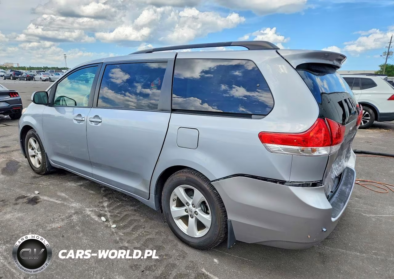 2014 Toyota Sienna Le VIN:5TDKK3DC8ES422823 - 2