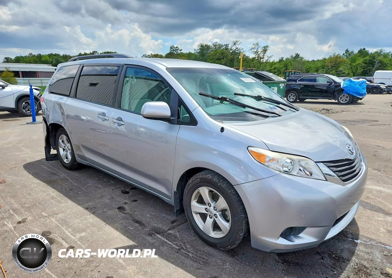2014 Toyota Sienna Le VIN:5TDKK3DC8ES422823 - 4