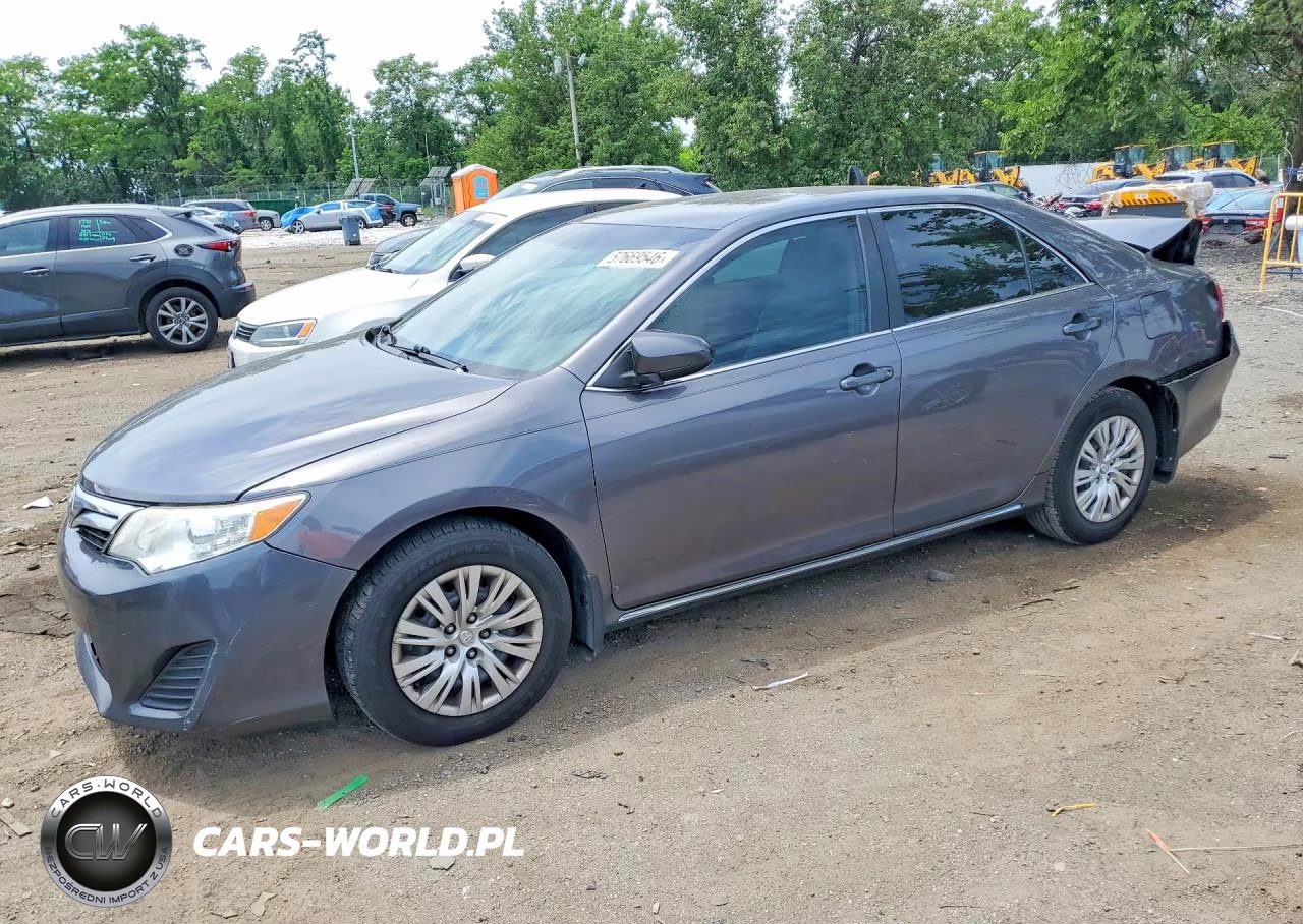 2014 Toyota Camry Le – zdjęcie 1 z 12