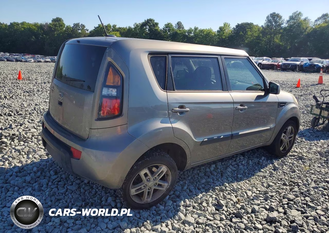 2011 Kia Soul + VIN:KNDJT2A21B7220426 - 3