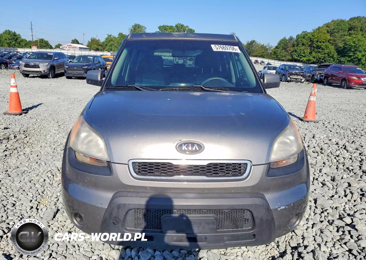 2011 Kia Soul + VIN:KNDJT2A21B7220426 - 5