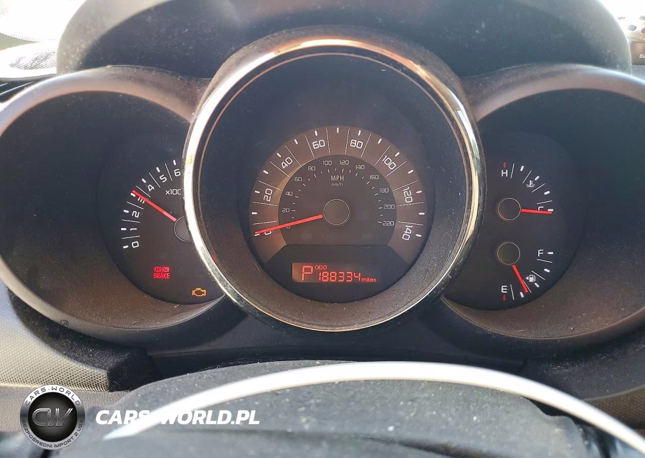 2011 Kia Soul + VIN:KNDJT2A21B7220426 - 9