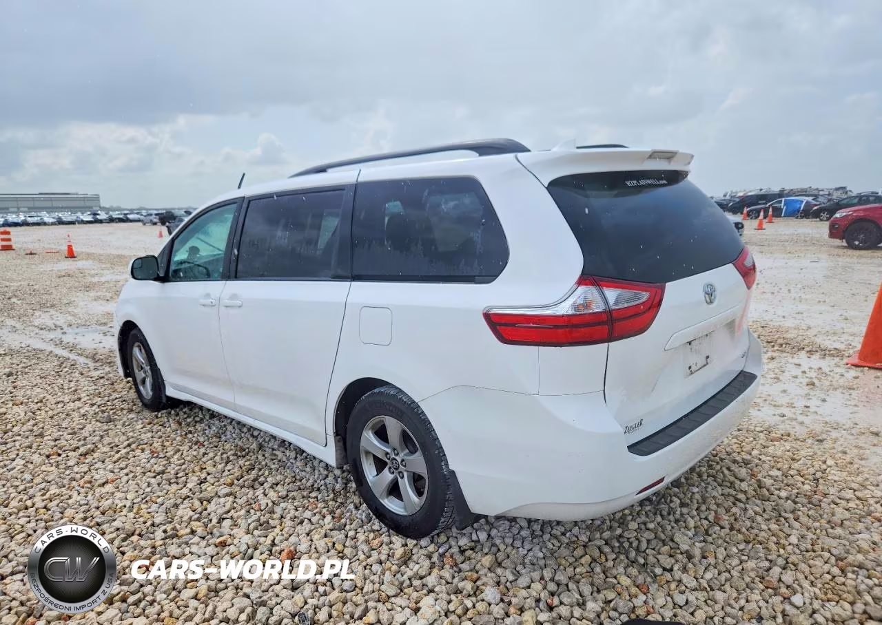 2019 Toyota Sienna Le VIN:5TDKZ3DC3KS010624 - 2
