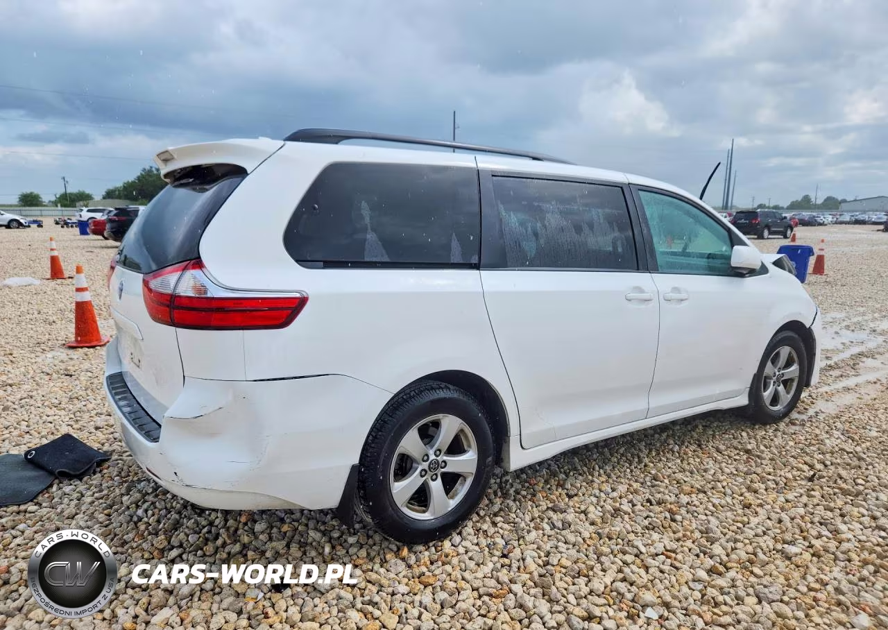2019 Toyota Sienna Le VIN:5TDKZ3DC3KS010624 - 3