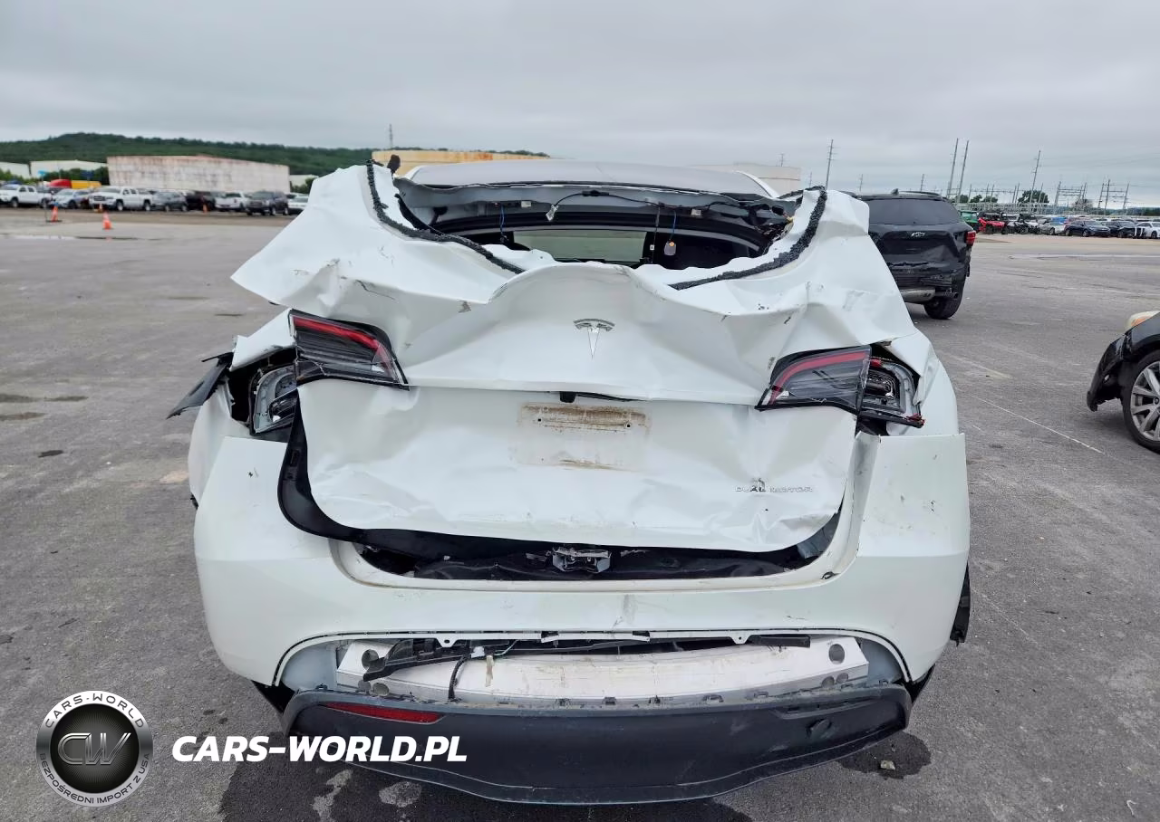2025 Tesla Model Y VIN:7SAYGAEE8SF247833 - 6