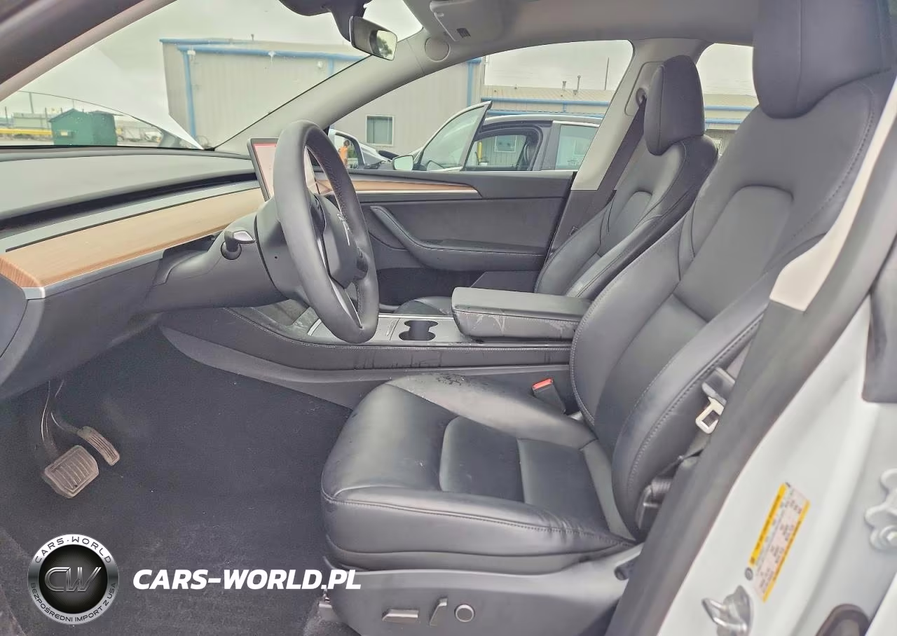 2025 Tesla Model Y VIN:7SAYGAEE8SF247833 - 7