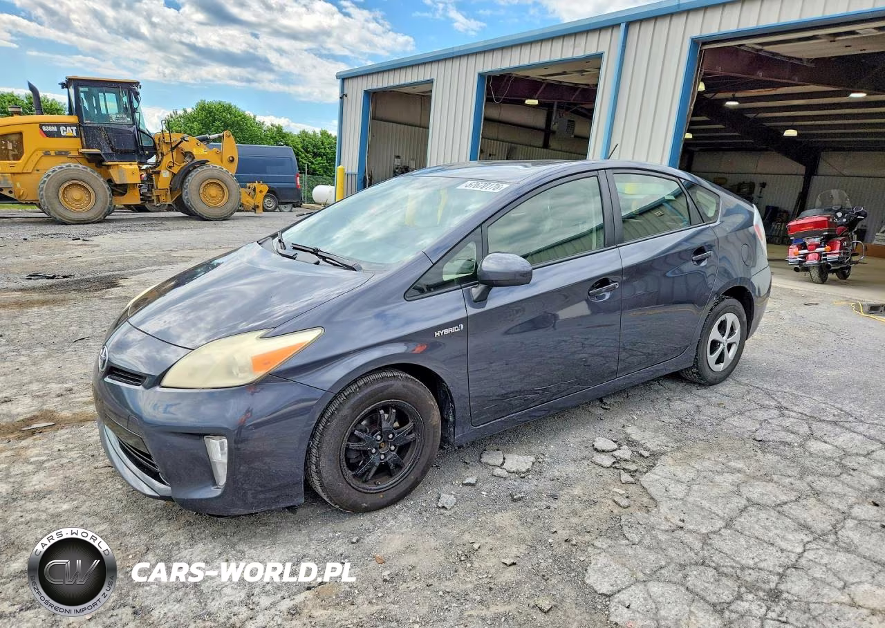 2013 Toyota Prius Two – zdjęcie 1 z 12