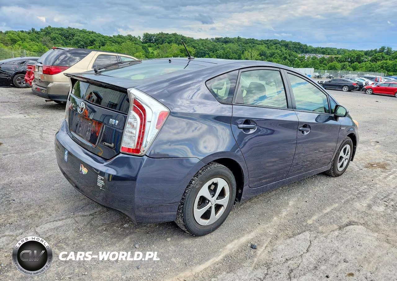 2013 Toyota Prius Two VIN:JTDKN3DU7D1694761 - 3