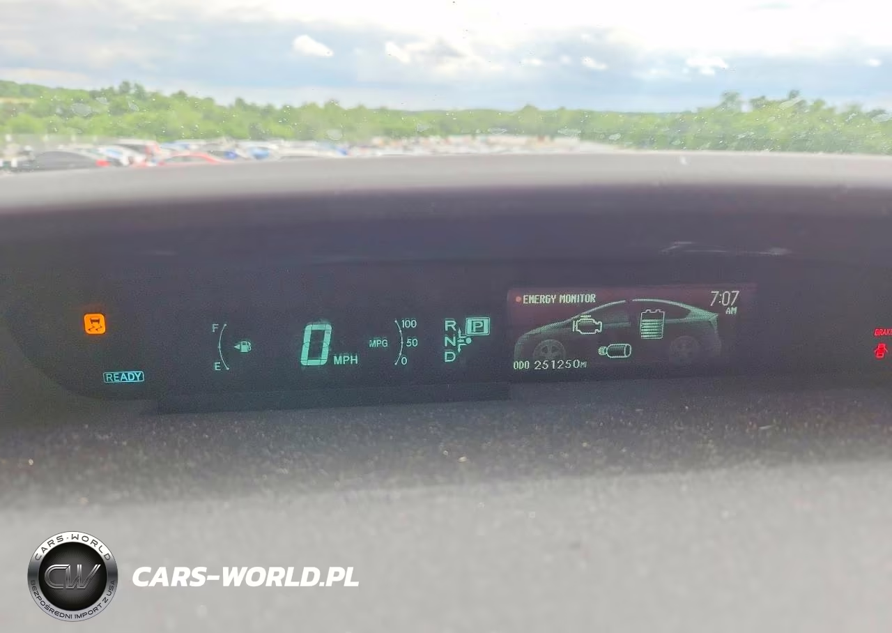 2013 Toyota Prius Two VIN:JTDKN3DU7D1694761 - 9