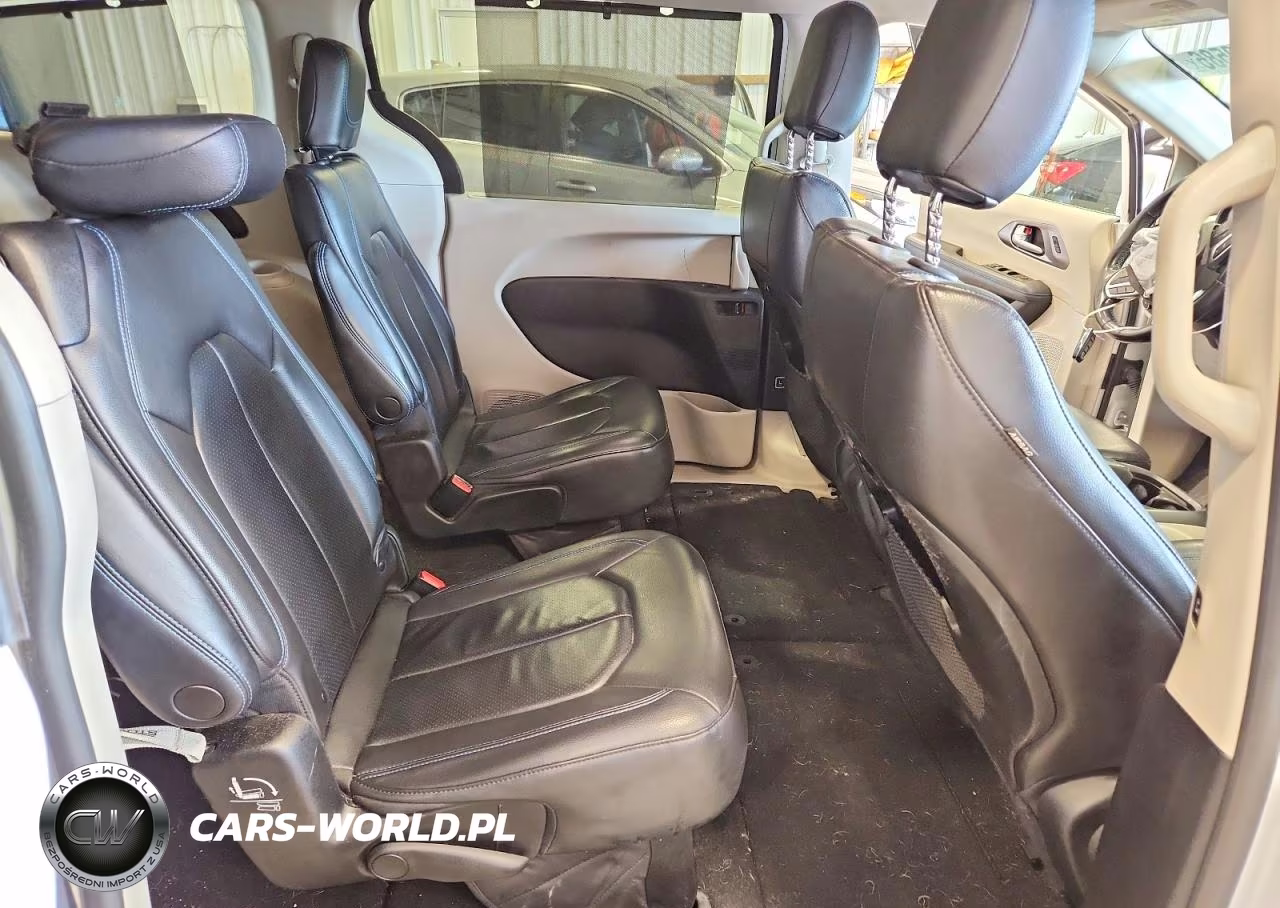 2021 Chrysler Pacifica Touring L VIN:2C4RC1BG0MR574818 - 11