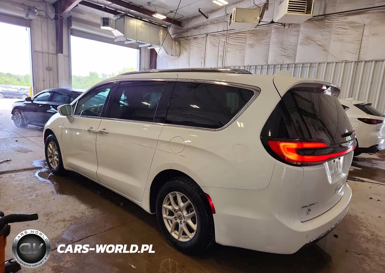 2021 Chrysler Pacifica Touring L VIN:2C4RC1BG0MR574818 - 2