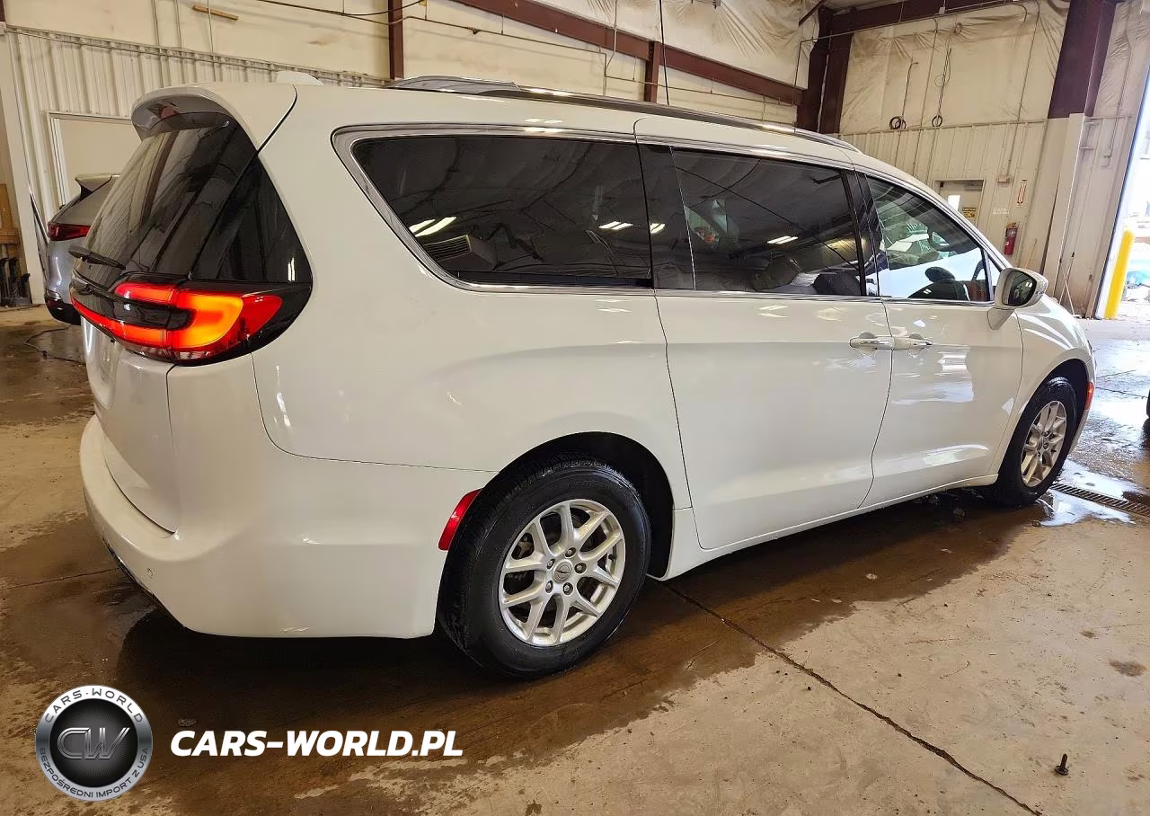 2021 Chrysler Pacifica Touring L VIN:2C4RC1BG0MR574818 - 3