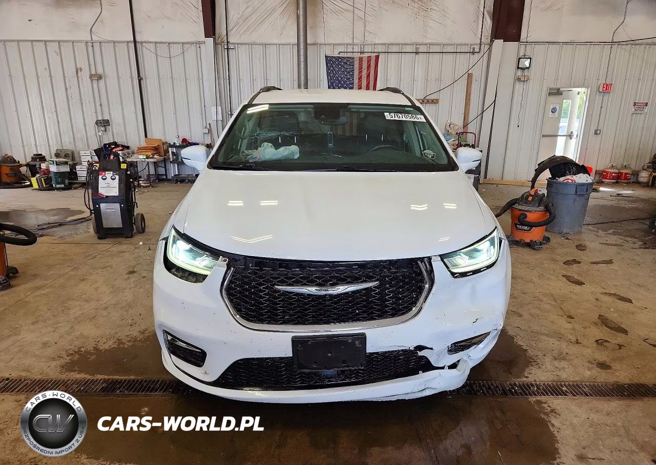 2021 Chrysler Pacifica Touring L VIN:2C4RC1BG0MR574818 - 5