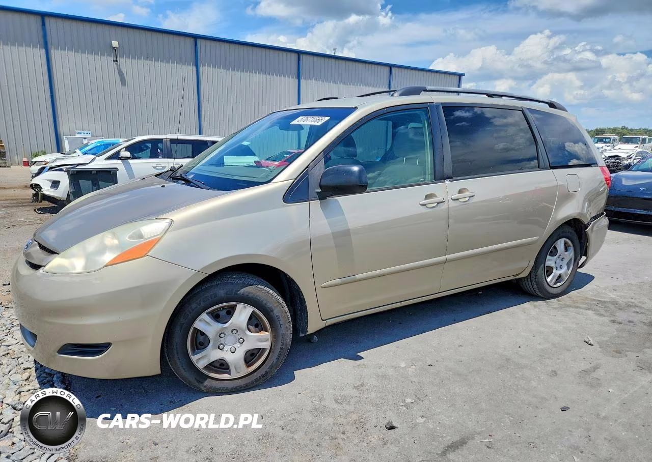 2010 Toyota Sienna Le 8-Passenger – zdjęcie 1 z 13
