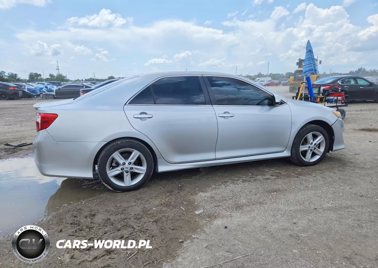2014 Toyota Camry Se VIN:4T1BF1FK7EU425071 - 3