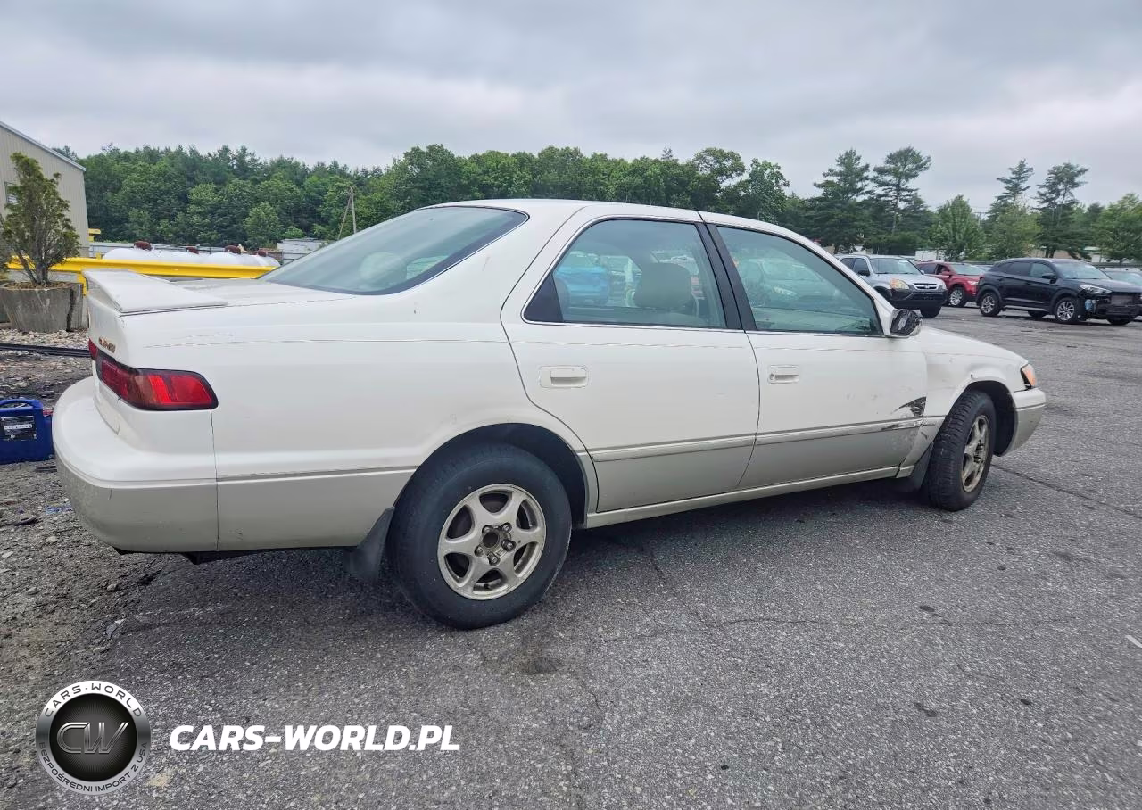 1999 Toyota Camry Le VIN:JT2BG22K3X0355522 - 3