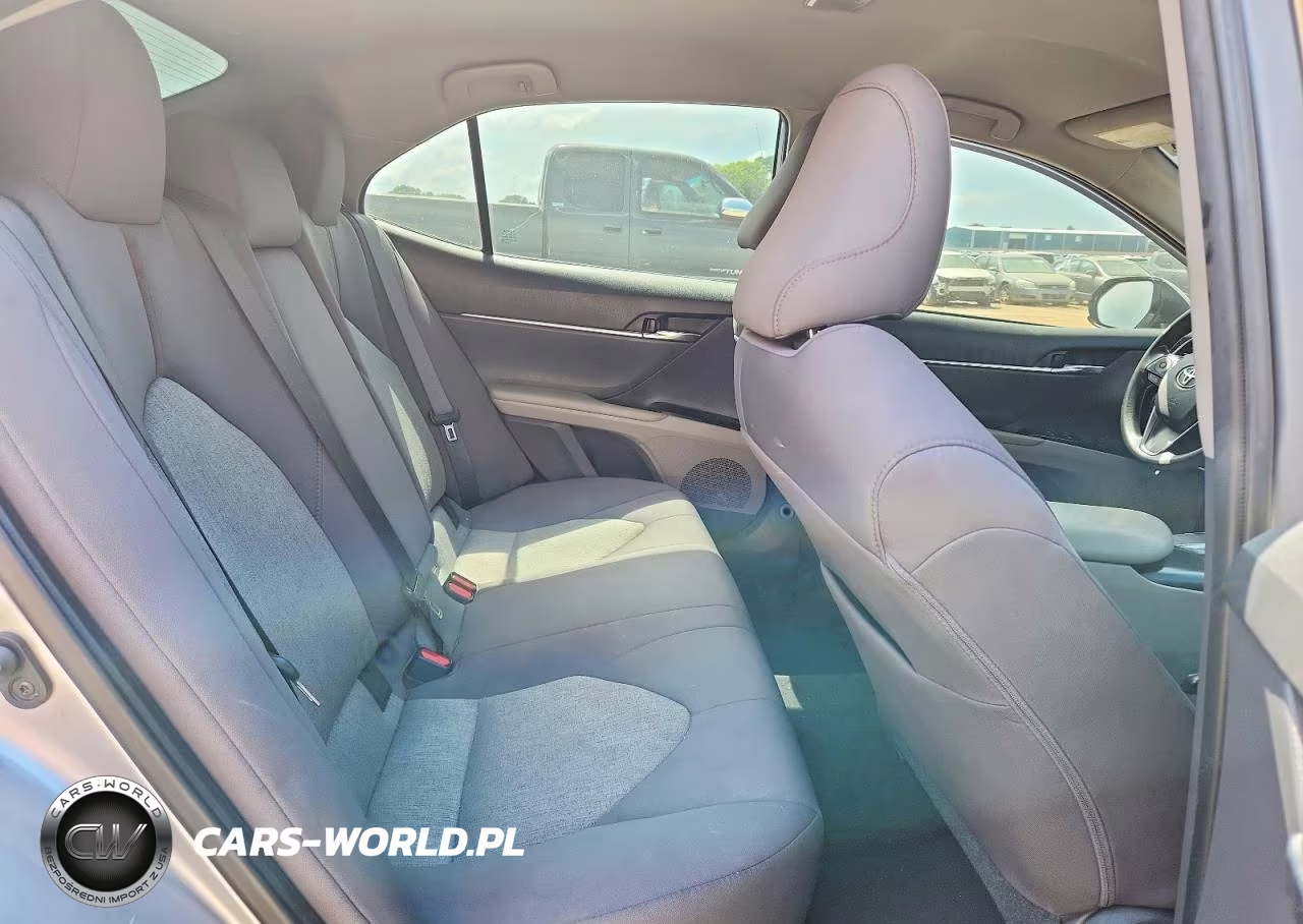 2020 Toyota Camry Le VIN:4T1C11AK8LU935906 - 10