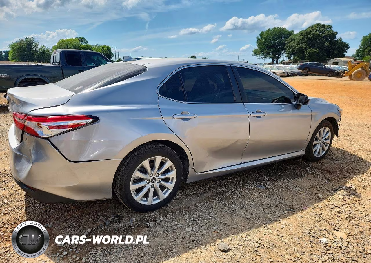2020 Toyota Camry Le VIN:4T1C11AK8LU935906 - 3