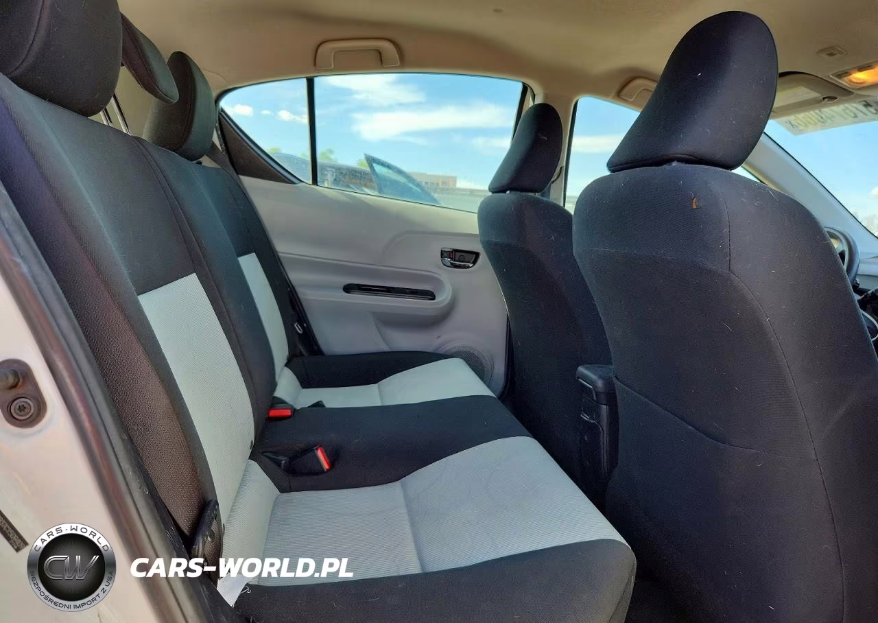 2012 Toyota Prius C Two VIN:JTDKDTB37C1509409 - 10