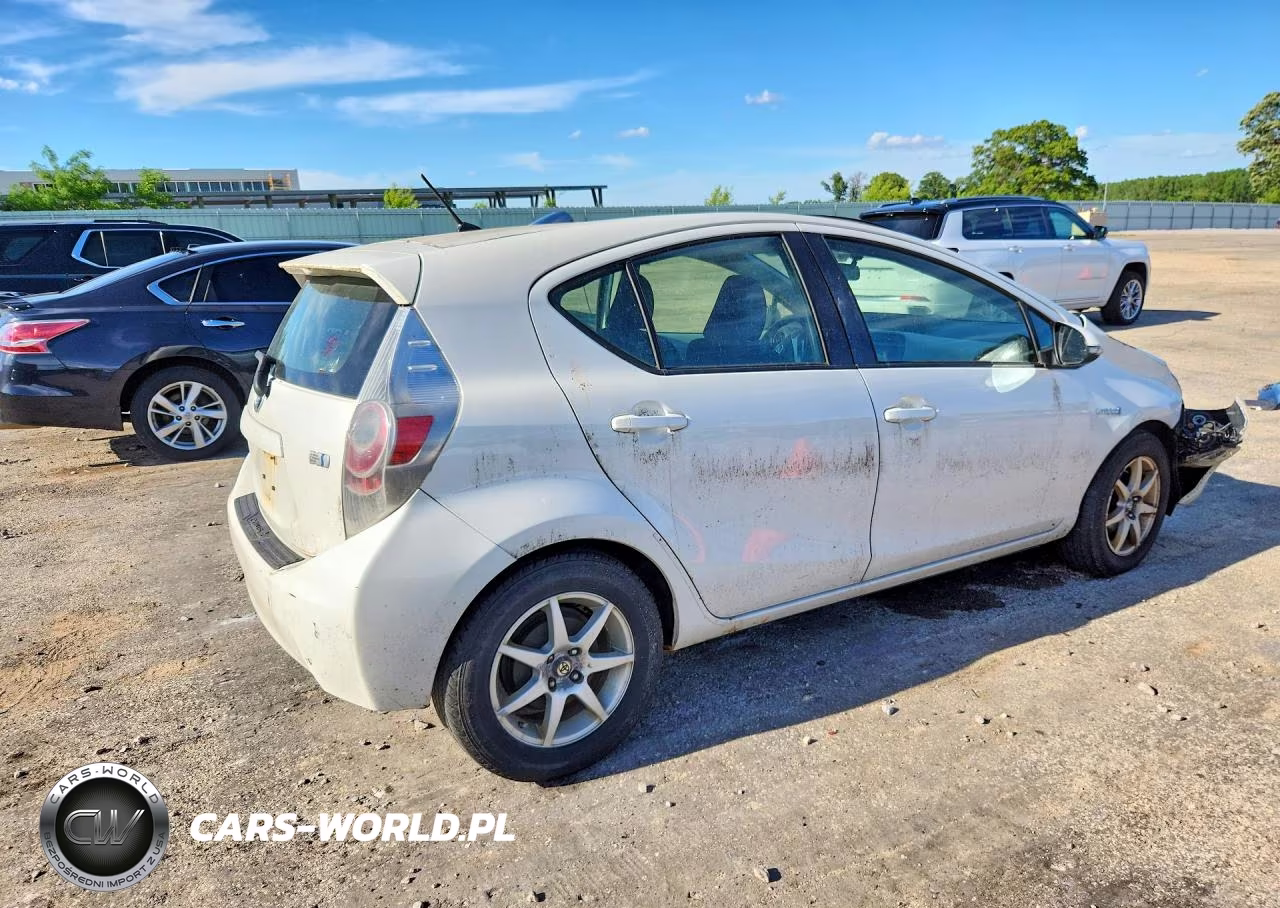2012 Toyota Prius C Two VIN:JTDKDTB37C1509409 - 3