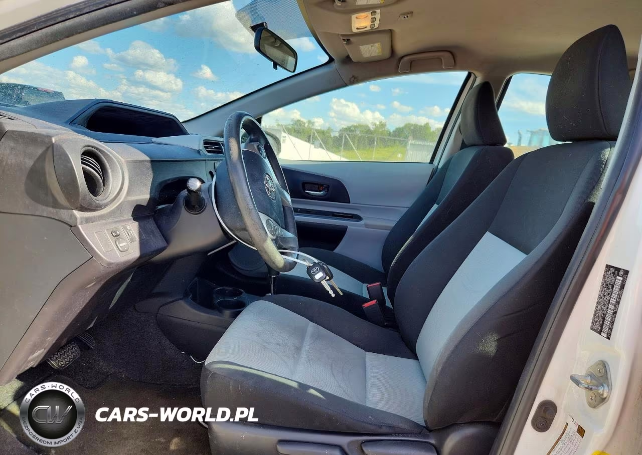 2012 Toyota Prius C Two VIN:JTDKDTB37C1509409 - 7