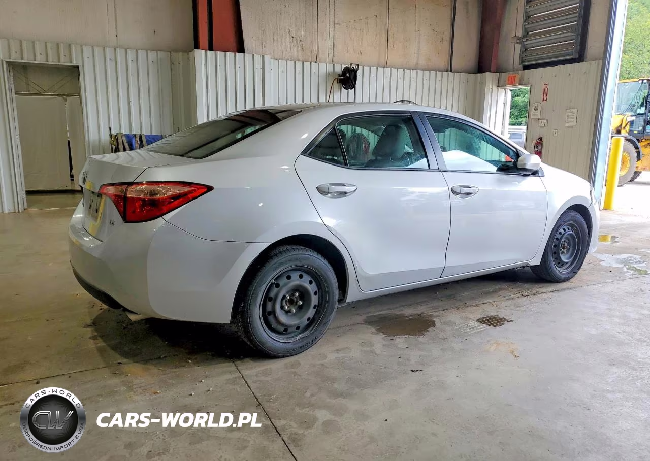 2017 Toyota Corolla Le VIN:5YFBURHE4HP653806 - 3