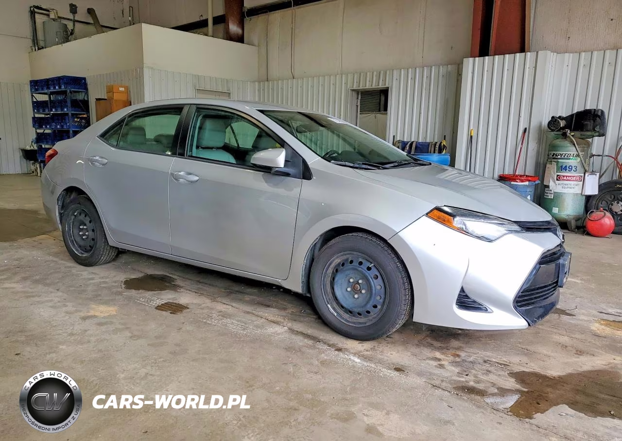 2017 Toyota Corolla Le VIN:5YFBURHE4HP653806 - 4